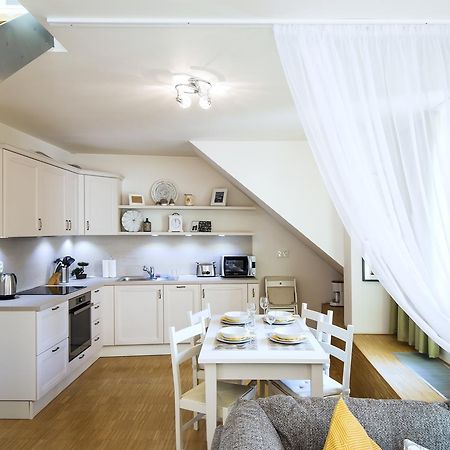 Modern Apartment Charvatova Praha Bagian luar foto