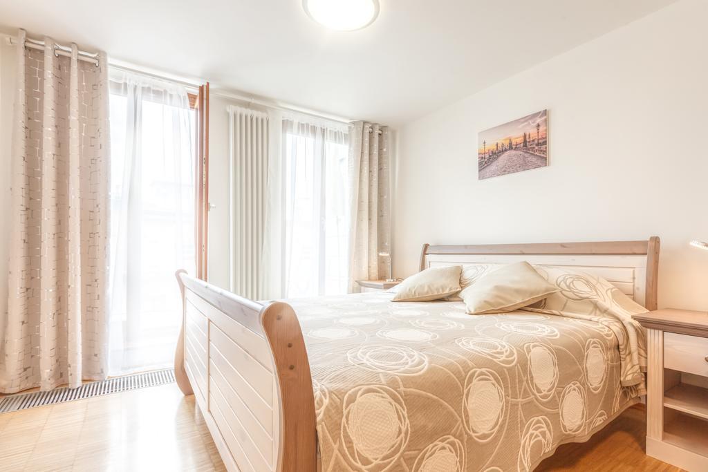 Modern Apartment Charvatova Praha Bagian luar foto