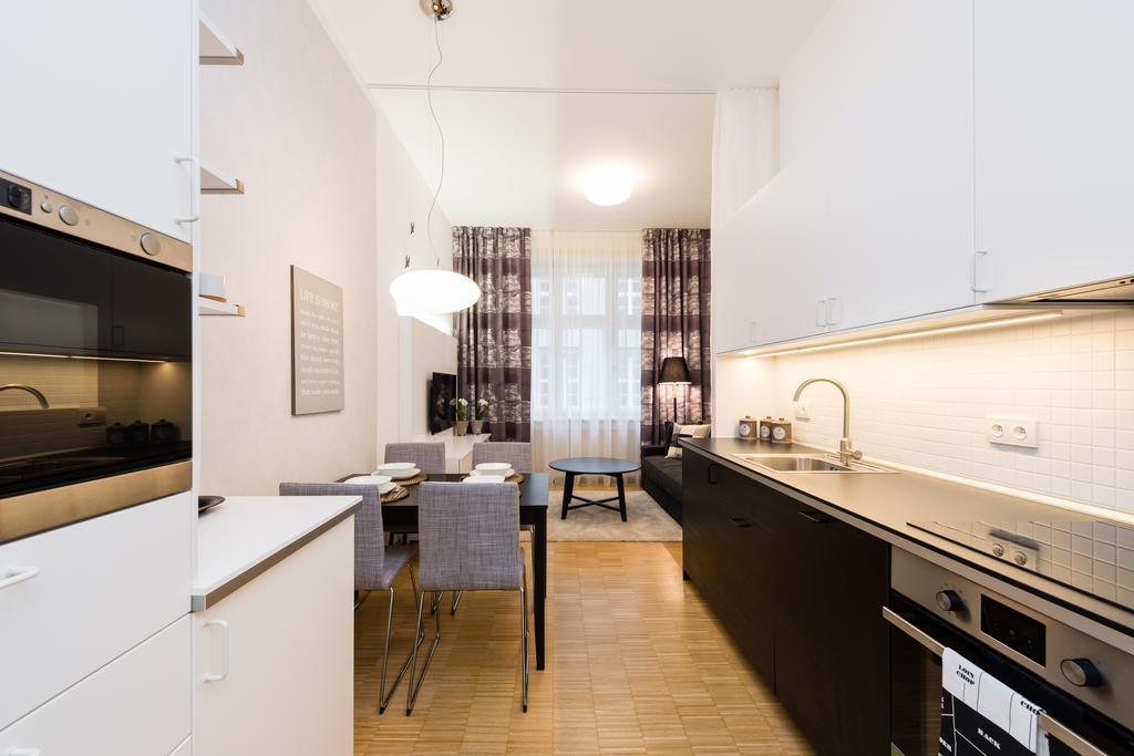 Modern Apartment Charvatova Praha Bagian luar foto
