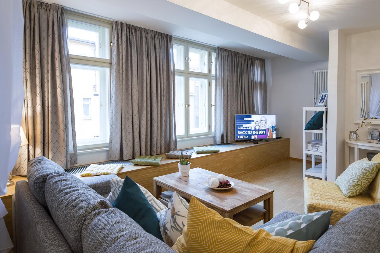 Modern Apartment Charvatova Praha Bagian luar foto