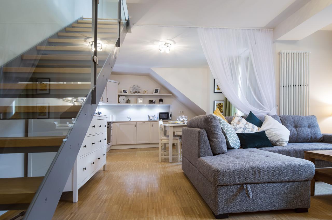 Modern Apartment Charvatova Praha Bagian luar foto