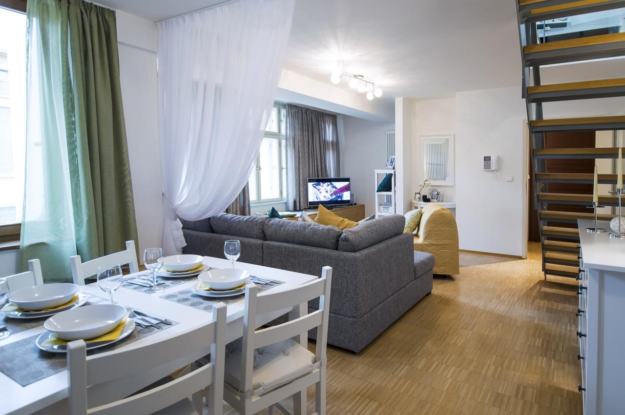 Modern Apartment Charvatova Praha Bagian luar foto
