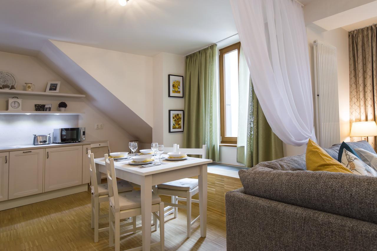 Modern Apartment Charvatova Praha Bagian luar foto