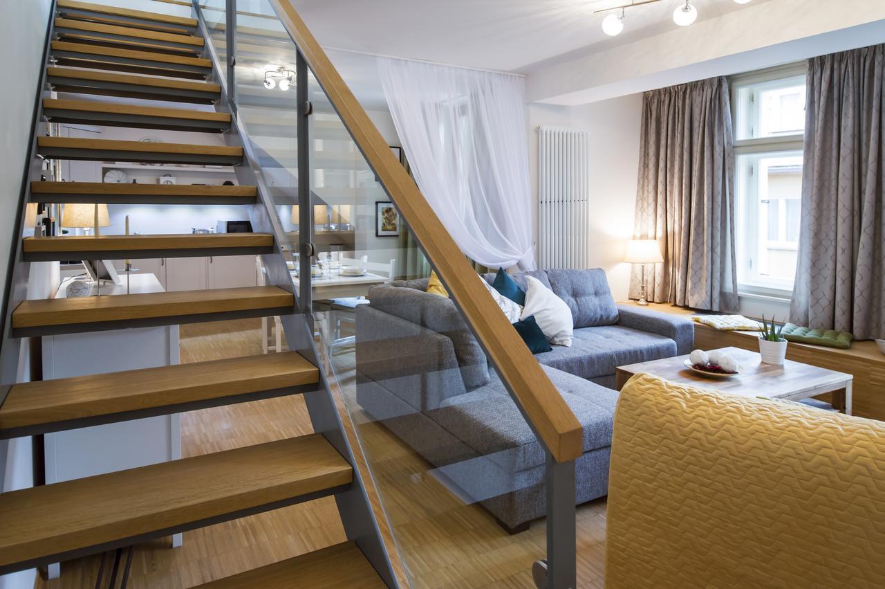 Modern Apartment Charvatova Praha Bagian luar foto
