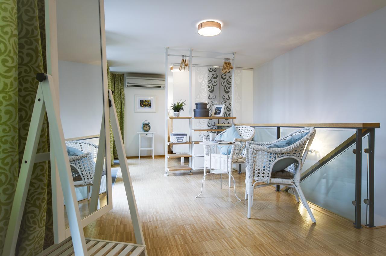 Modern Apartment Charvatova Praha Bagian luar foto