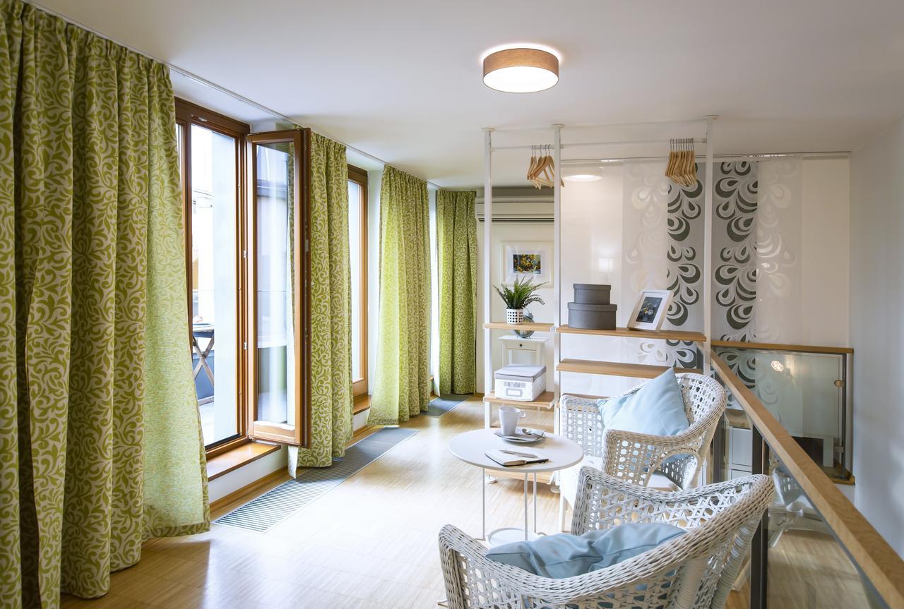 Modern Apartment Charvatova Praha Bagian luar foto