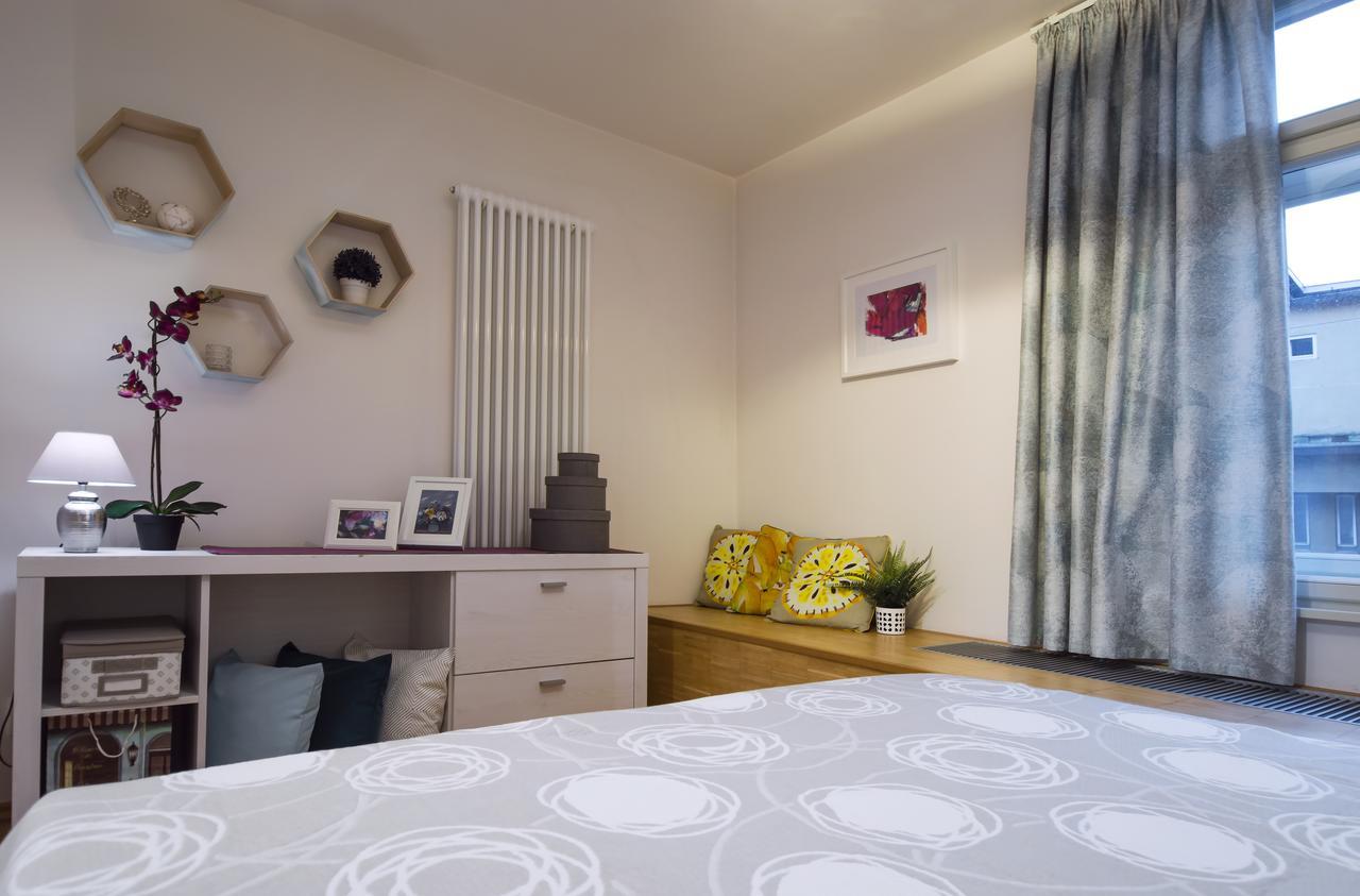 Modern Apartment Charvatova Praha Bagian luar foto