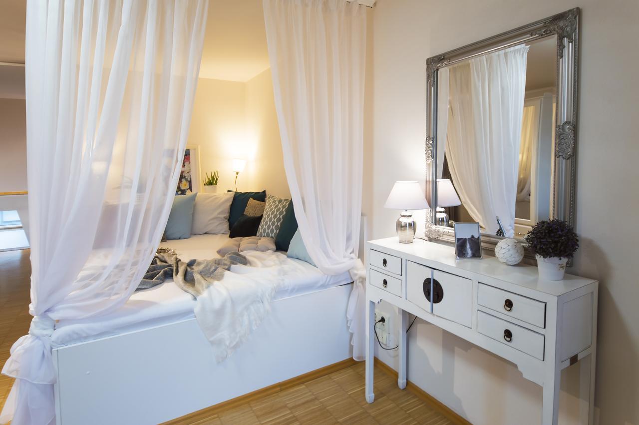 Modern Apartment Charvatova Praha Bagian luar foto