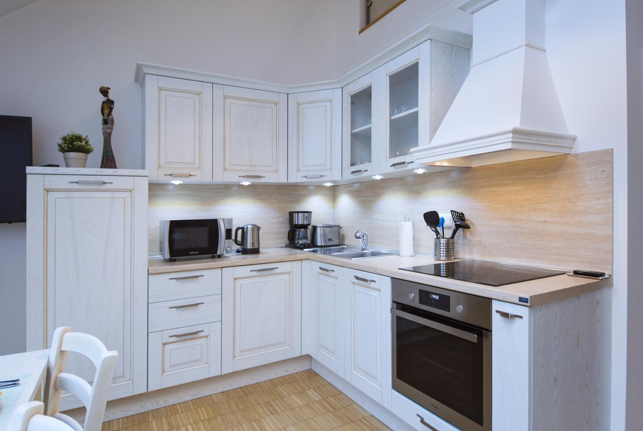 Modern Apartment Charvatova Praha Bagian luar foto