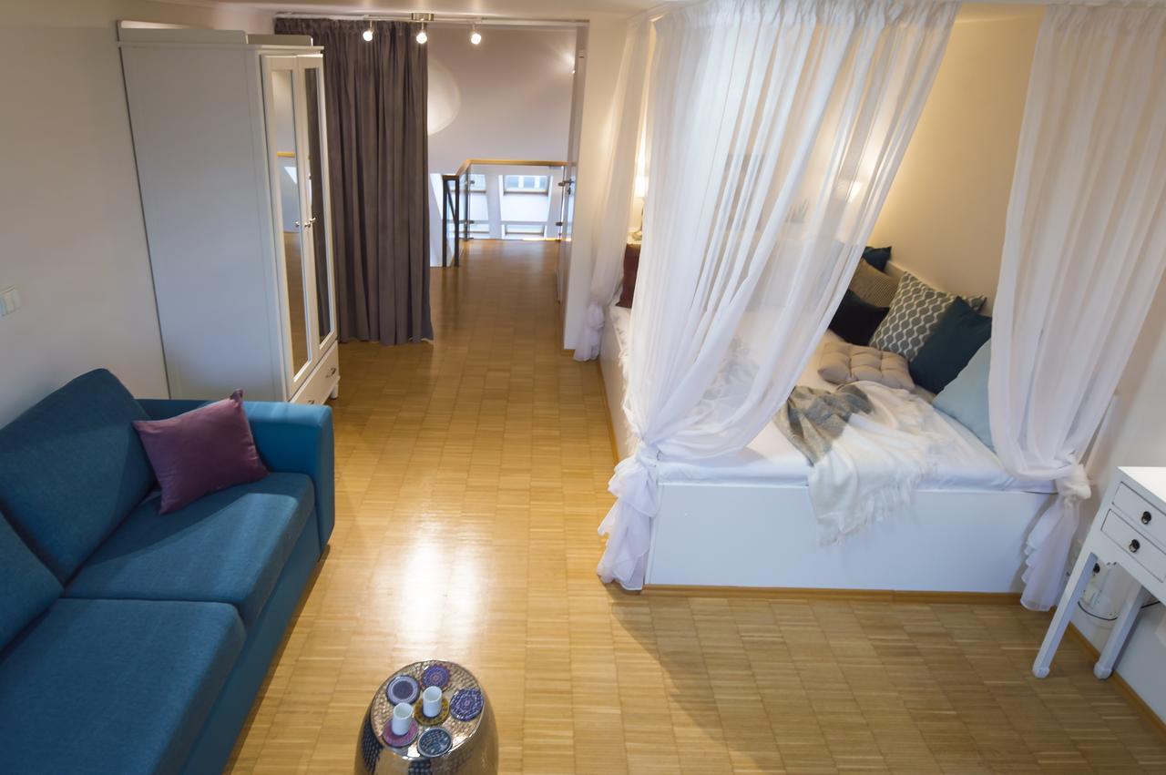 Modern Apartment Charvatova Praha Bagian luar foto