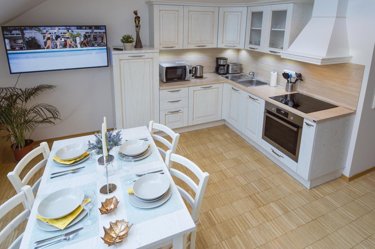 Modern Apartment Charvatova Praha Bagian luar foto