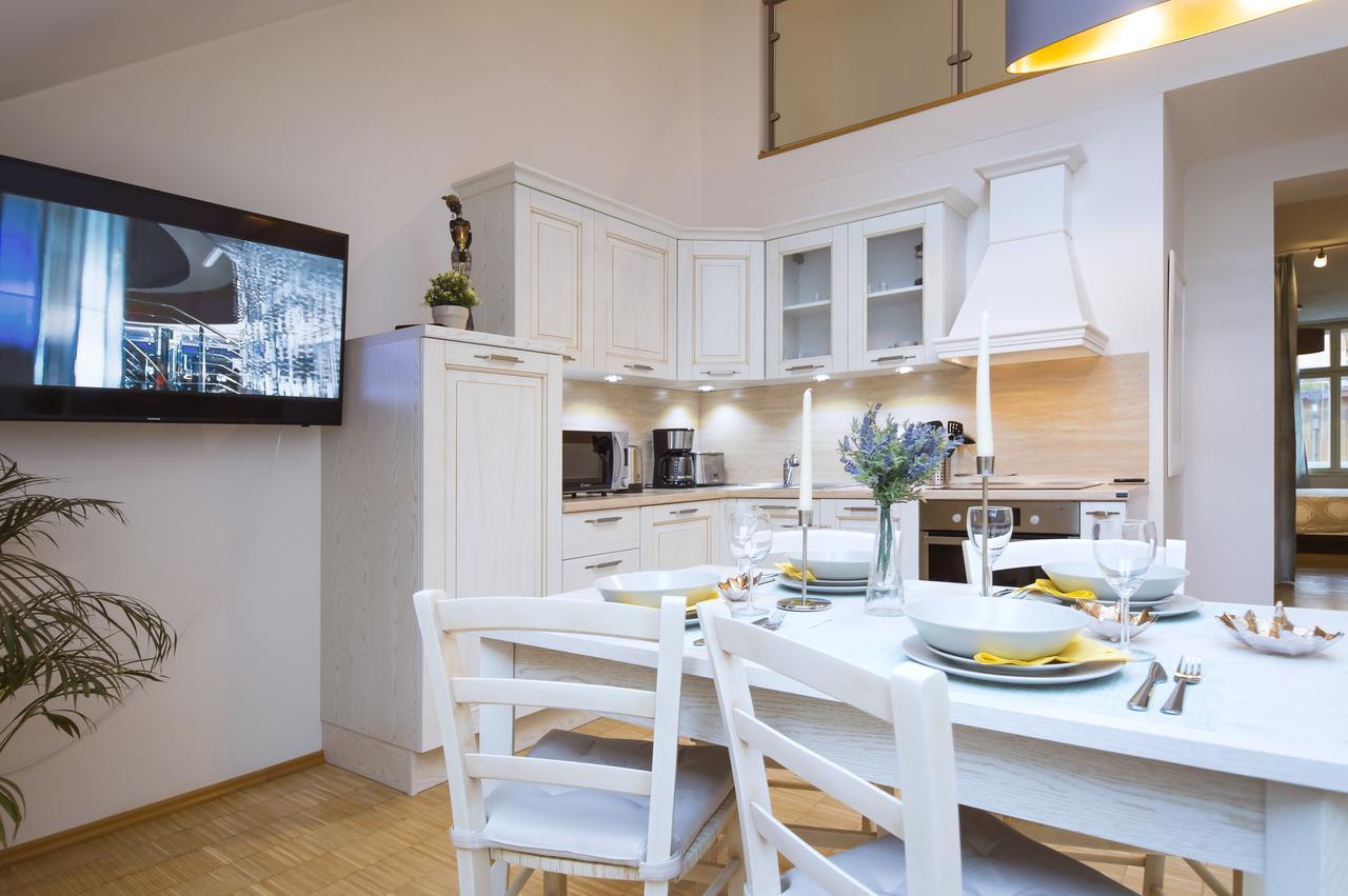Modern Apartment Charvatova Praha Bagian luar foto