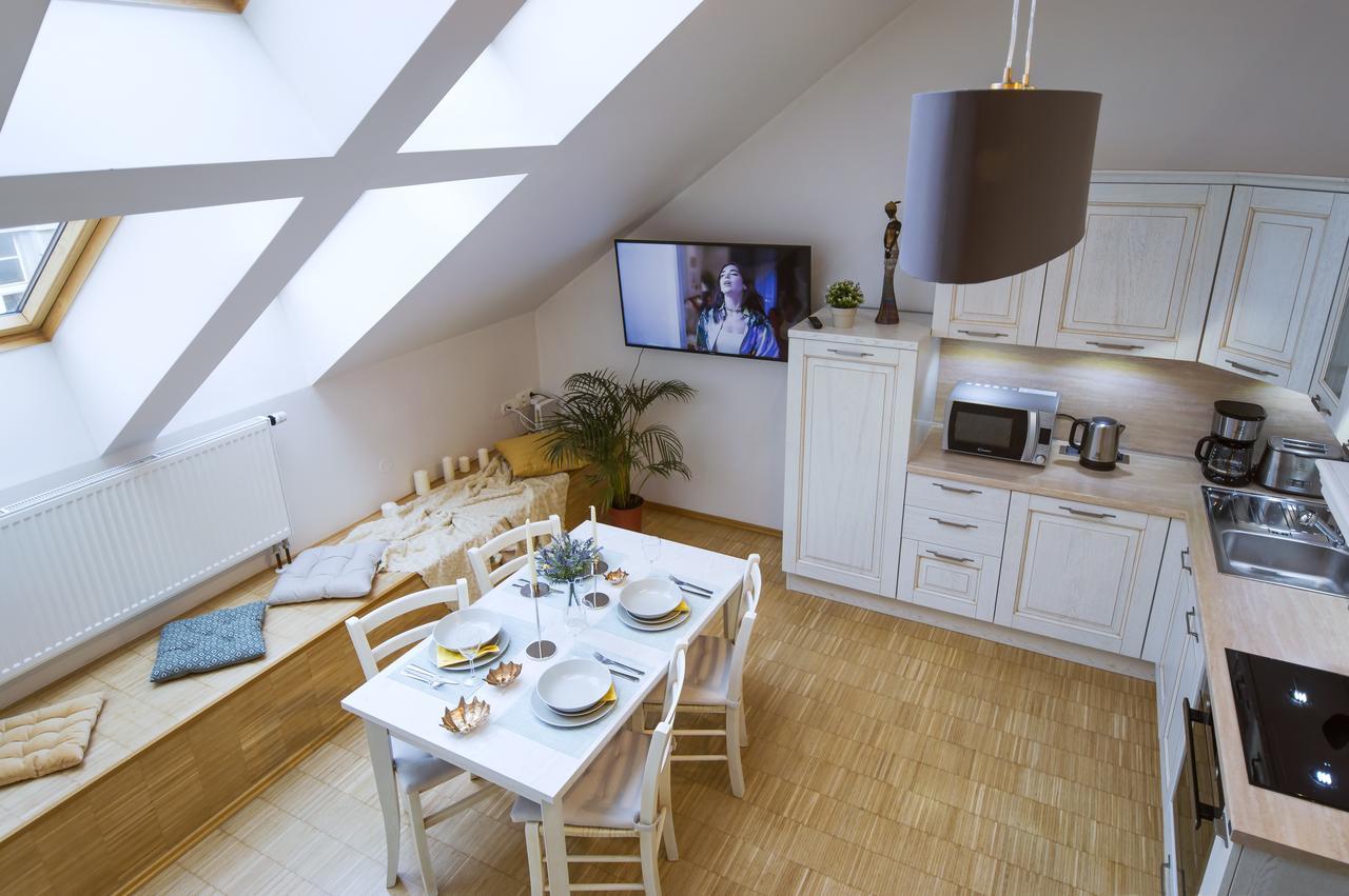 Modern Apartment Charvatova Praha Bagian luar foto