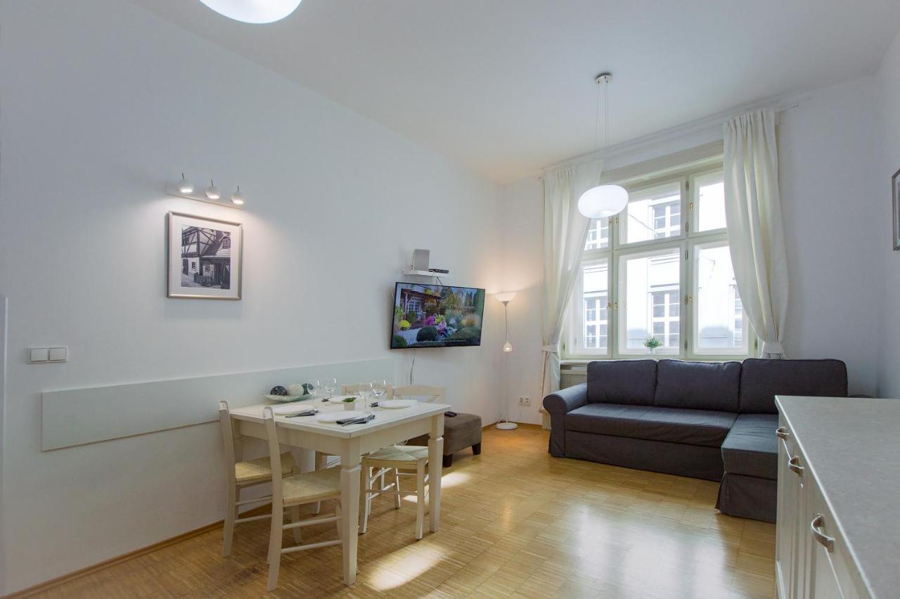Modern Apartment Charvatova Praha Bagian luar foto