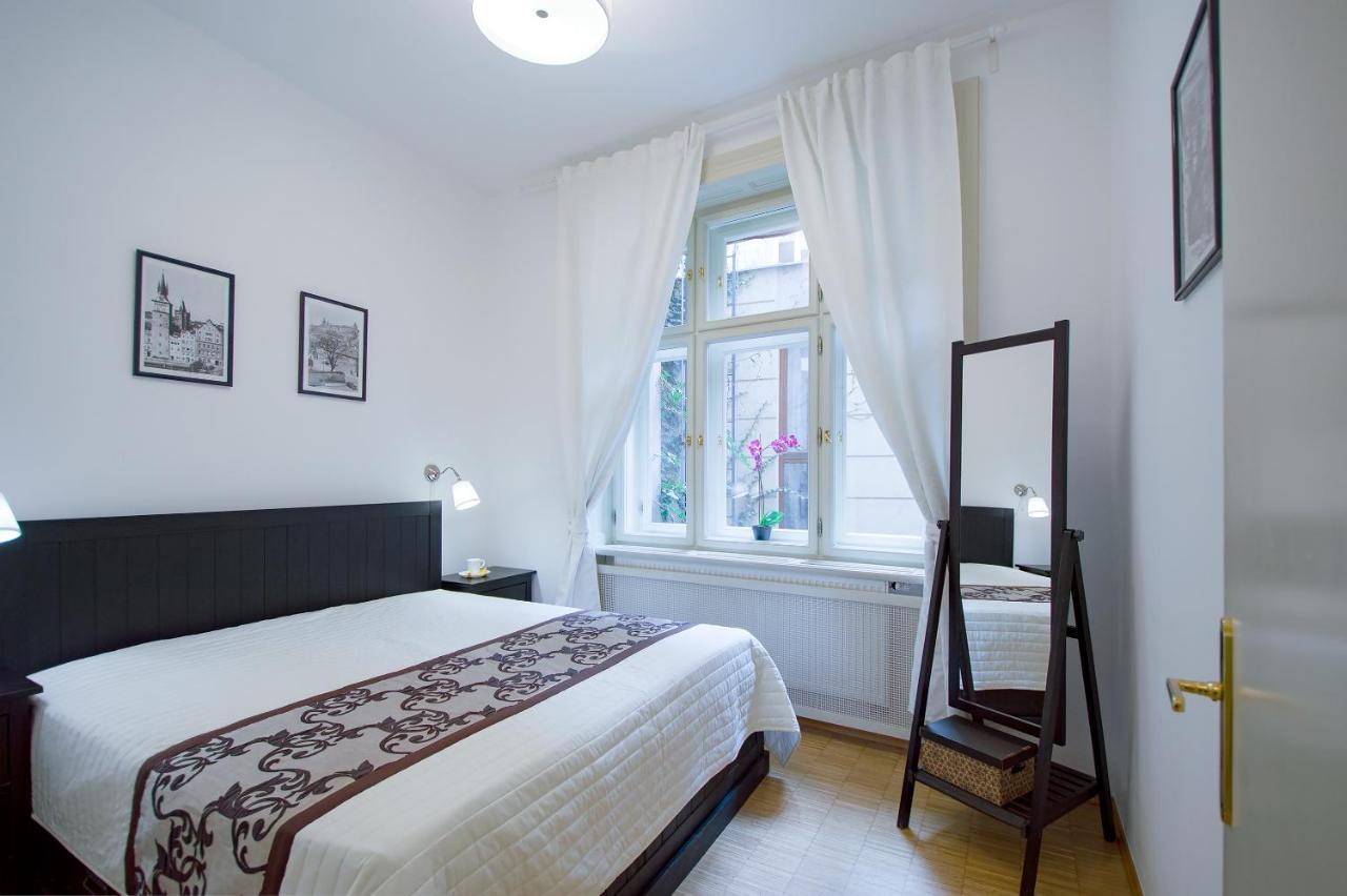 Modern Apartment Charvatova Praha Bagian luar foto