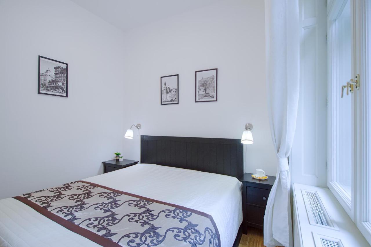 Modern Apartment Charvatova Praha Bagian luar foto