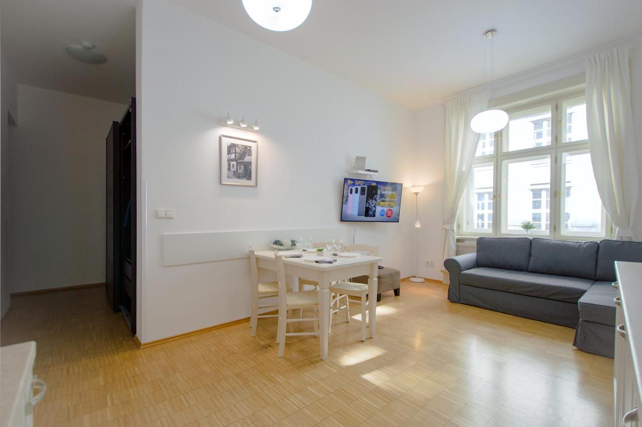 Modern Apartment Charvatova Praha Bagian luar foto