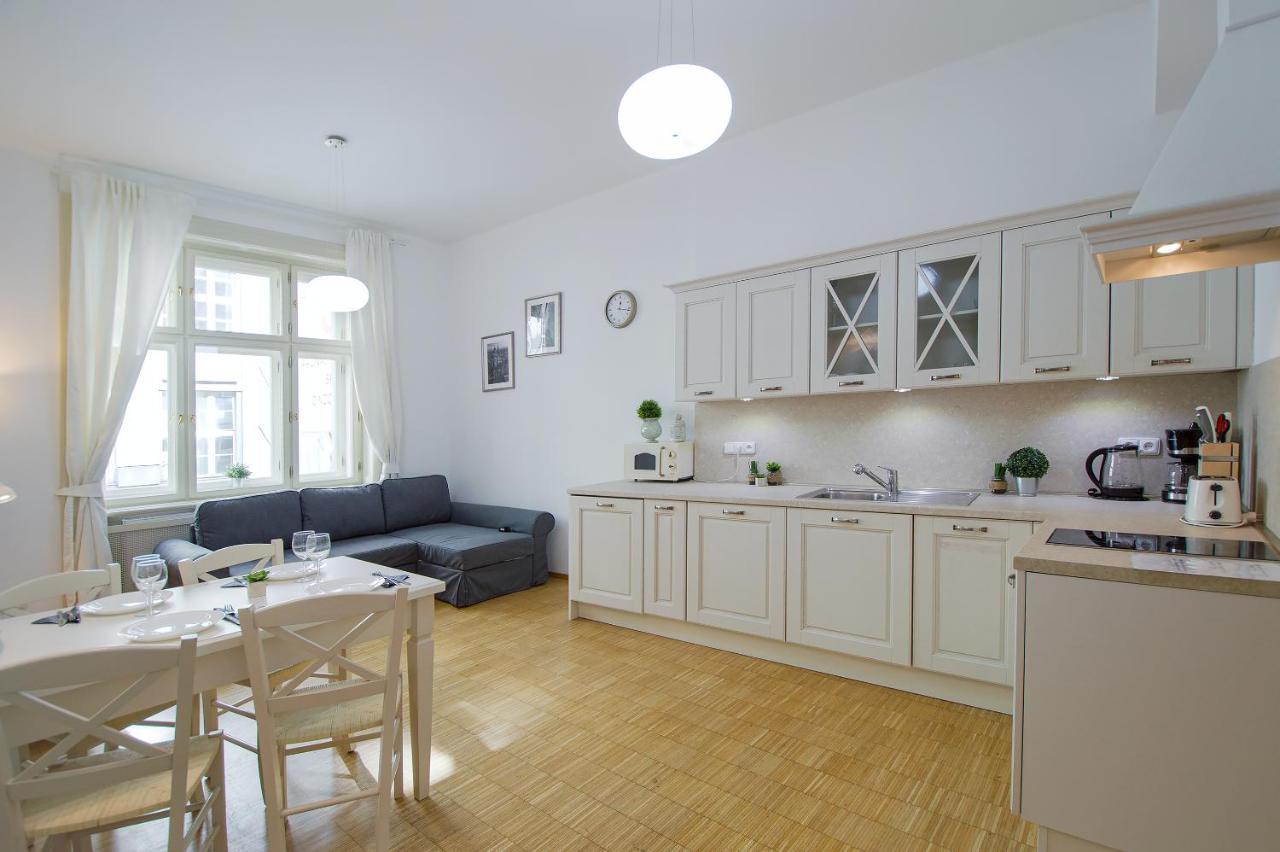 Modern Apartment Charvatova Praha Bagian luar foto