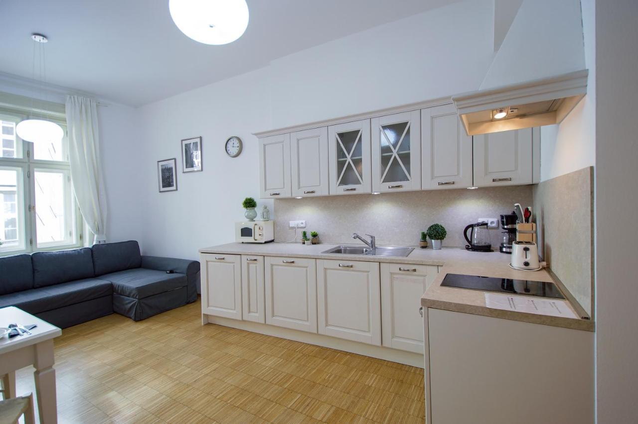 Modern Apartment Charvatova Praha Bagian luar foto