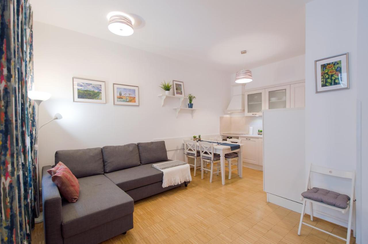 Modern Apartment Charvatova Praha Bagian luar foto
